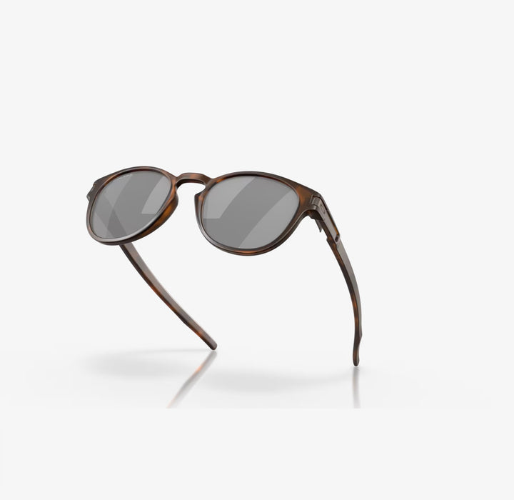 Oakley Latch™