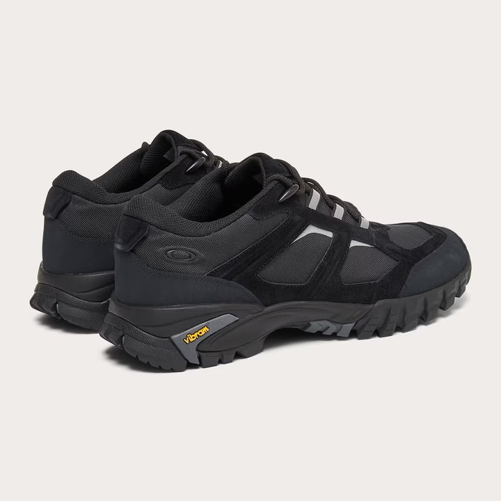Oakley Sierra Terrain Blackout