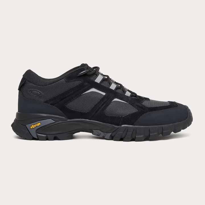 Oakley Sierra Terrain Blackout